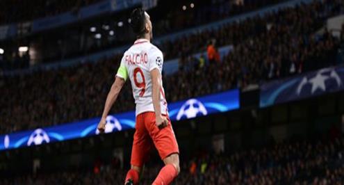 تقرير.. فالكاو من التفكير في الاعتزال للانفجار في الشباك